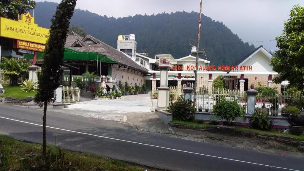 Komajaya Komaratih Hotel Tawangmangu Zewnętrze zdjęcie